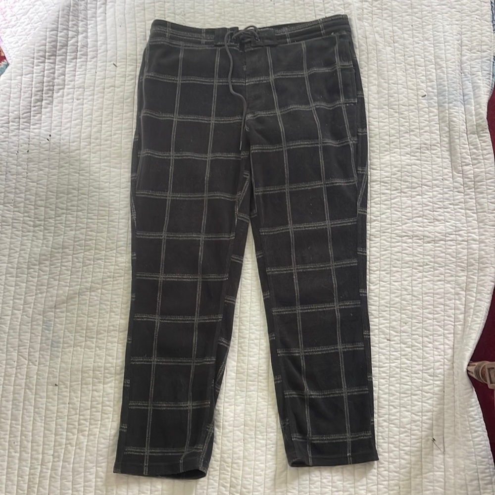 Vissla men’s sofa surfer pants. SizeXL. Charcoal grey and white.